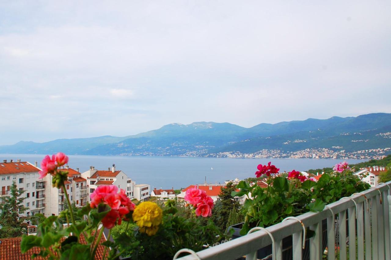 Apartment Rijeka With Sea View Esterno foto